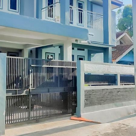 Triyoga Homestay Syariah Redpartner Sangkanurip エクステリア 写真