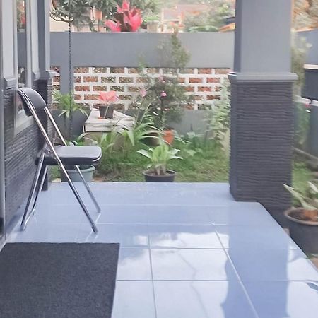 Triyoga Homestay Syariah Redpartner Sangkanurip エクステリア 写真