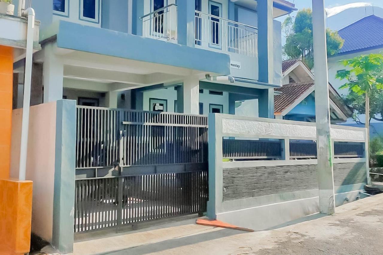 Triyoga Homestay Syariah Redpartner Sangkanurip エクステリア 写真