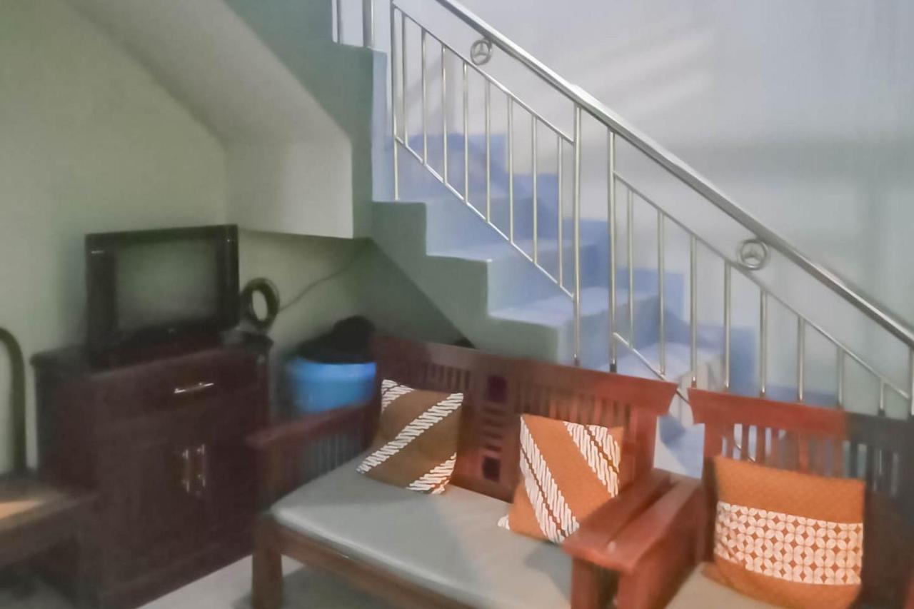 Triyoga Homestay Syariah Redpartner Sangkanurip エクステリア 写真