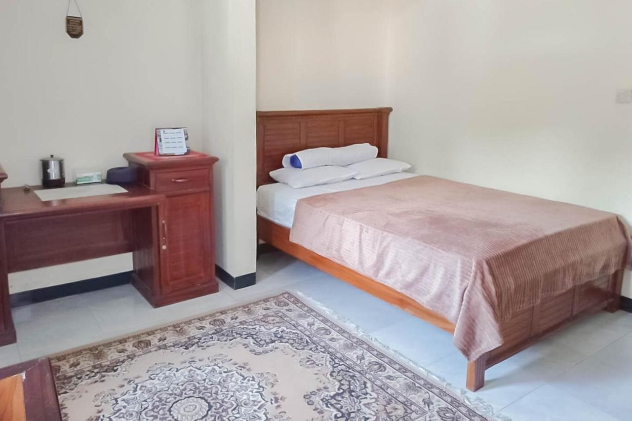 Triyoga Homestay Syariah Redpartner Sangkanurip エクステリア 写真